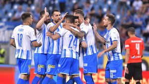 O nouă plecare de la Universitatea Craiova! Experimentatul fotbalist a refuzat oferta lui Rotaru de a rămâne în Bănie! Ce propunere i-au făcut oltenii | EXCLUSIV