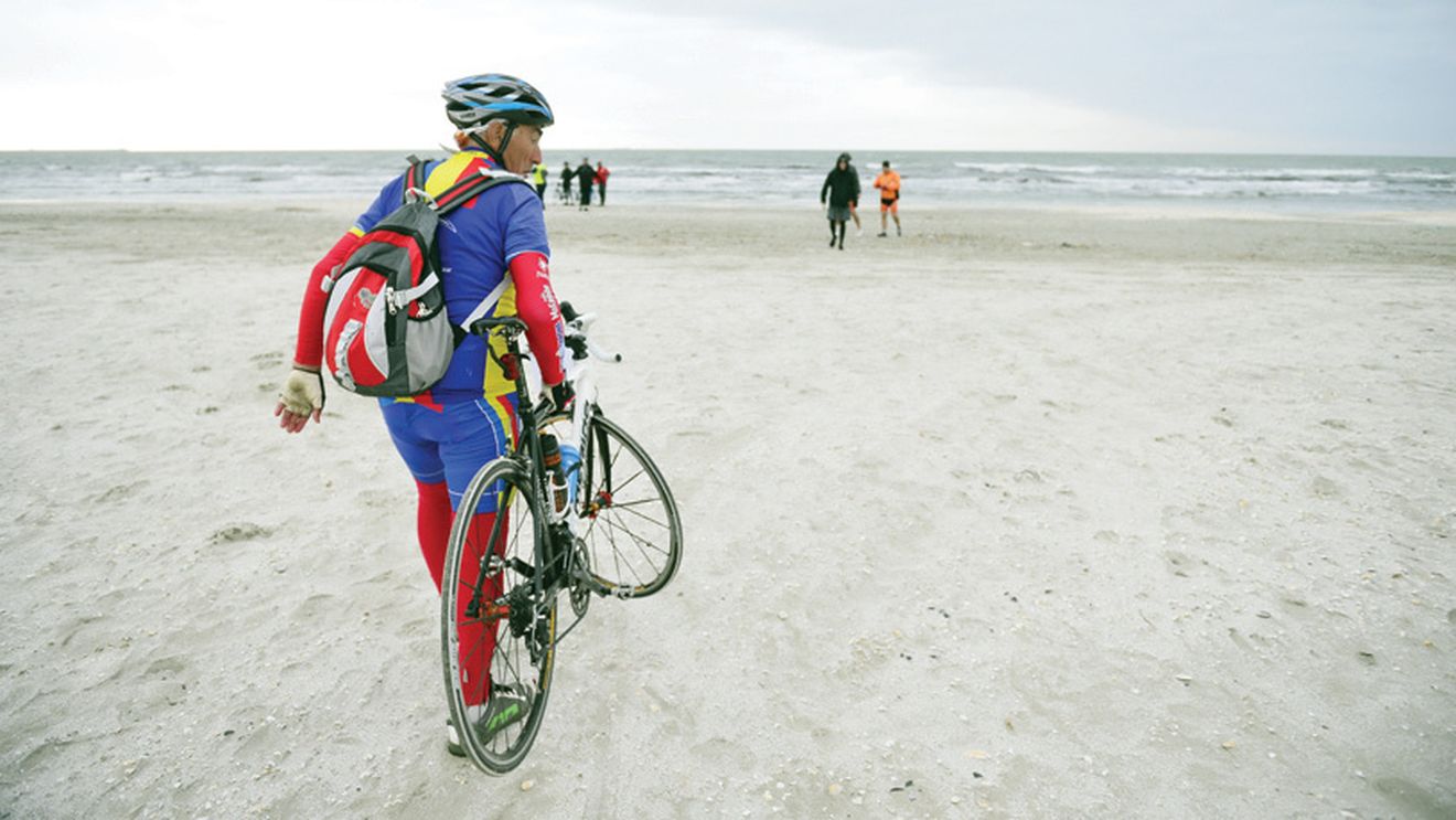 Lider în vârstă de 75 de ani în caravana cu "ProSport Cu Bicicleta la Mare"