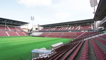 De necrezut: CFR ajută Steaua în lupta la titlu. Adrian Falub: "Nu ne convine că CFR face asta". "U" Cluj a ajuns la mila suporterilor, care strâng bani pentru a plăti cantonamentul echipei