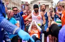 Colin Farrell a alergat maratonul de la Dublin şi pe ultimii 4 kilometri i-a terminat în timp ce îşi împingea prietena aflată în scaun cu rotile