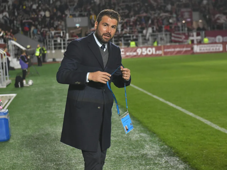 Adrian Mutu reactioneaza in meciul de fotbal dintre Rapid Bucuresti si Sepsi OSK Sfantu Gheorghe, contand pentru Play out-ul Ligii 1 Casa Pariurilor, desfasurat pe Stadionul Rapid-Giulesti din Bucuresti, sambata 23 aprilie 2022. © FOTO:Razvan Pasarica/SPORT PICTURES