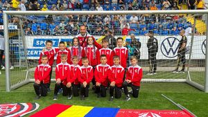 Juniorii antrenați de băiatul unui mare dinamovist, umiliți la un turneu din Austria desfășurat sub egida UEFA: „Organizatorul a plecat cu banii și oamenii s-au luat la bătaie. Copiii au început să plângă!” Un club din București, țeapă de 20.000 de euro. „Au plătit banii în avans și au fost lăsați în aeroport!” | EXCLUSIV