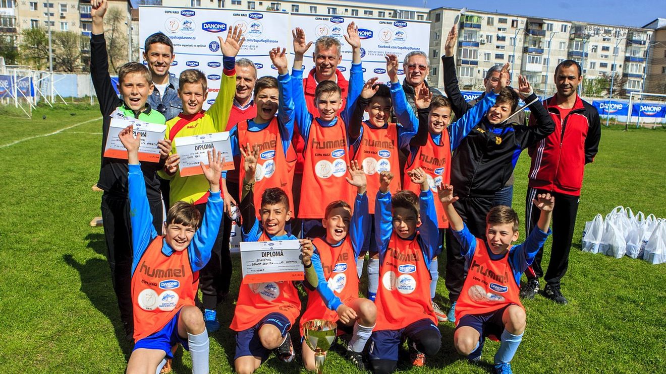 Cupa Hagi Danone vine la Suceava! Sute de puști visează să-l cunoască pe Zidane