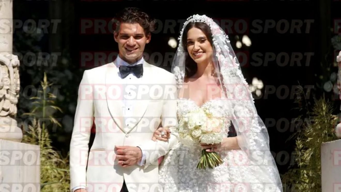 Iubita lui Gabi Balint e mai tânără cu 35 de ani decât fostul atacant al Generației de Aur și a impresionat cu frumusețea ei la nunta lui Ianis Hagi! Directoarea de bancă, apariție stilată la petrecere