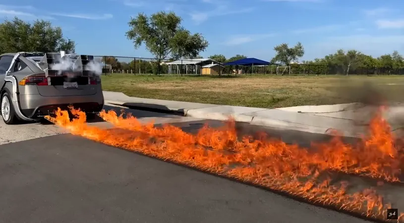 Imagini uluitoare cu o Tesla care scoate flăcări în timp ce accelerează! Cum e posibil acest lucru