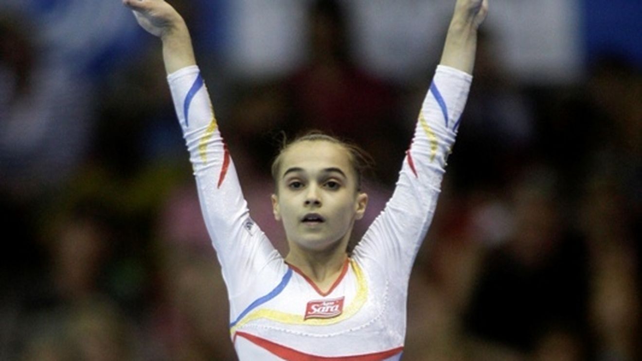 "Le felicit pe fete pentru medalii,** mai ales că au fost obținute la englezi acasă!"