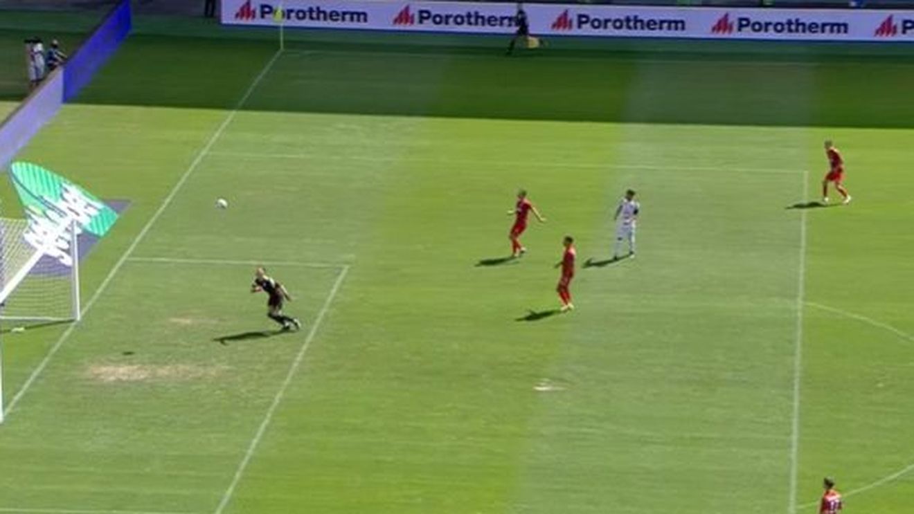 Moment incredibil în Ghencea! Portarul a marcat de la 70 de metri în CSA Steaua - Dacia Unirea Brăila! | VIDEO