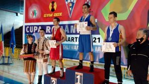 Gong final în Cupa României de box. CS Dinamo a luat cele mai multe titluri. Muzică și dansuri populare înaintea galei finale