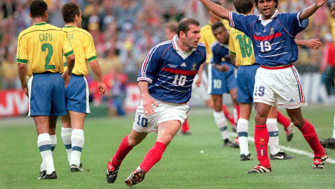 Suma cu care va fi vândut la o licitație sofisticată tricoul purtat de Zidane în finala Cupei Mondiale din 1998. "Nu a fost niciodată spălat"