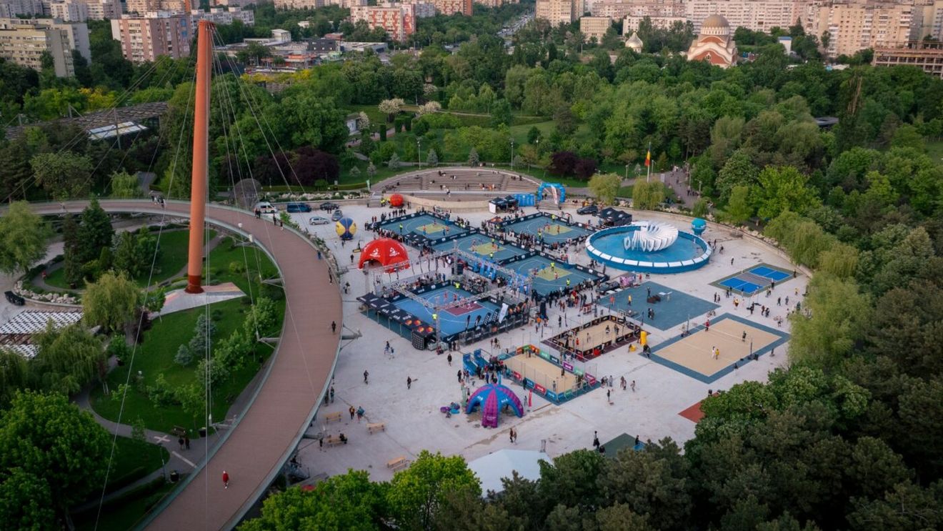 Parcul Drumul Taberei din București devine teren de joacă pentru zeci de meciuri de baschet