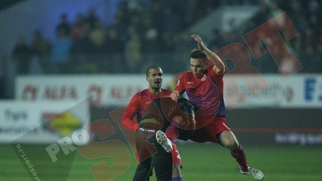 FOTO** Imaginile care l-au băgat pe Martinovic definitiv în inimile steliștilor! "Urmașul lui Rădoi" este APLAUDAT de toți fanii
