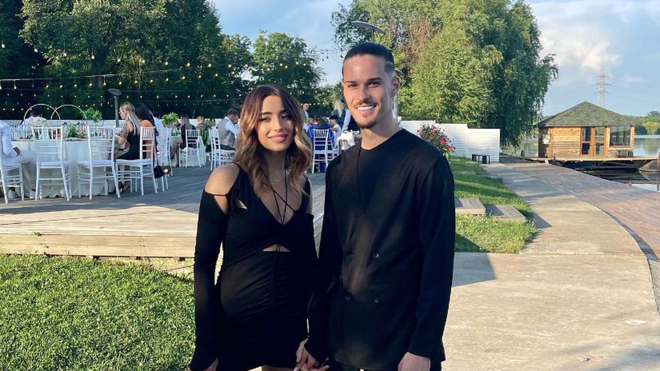 Ea este femeia care îi gestionează banii lui Dennis Man: fosta Miss Arad are grijă ca averea fotbalistului de la Parma să crească de la zi la zi! Cum arată tânăra Alexandra | GALERIE FOTO