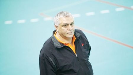 CSM București o duce din rău în mai rău: a plecat și Stângă