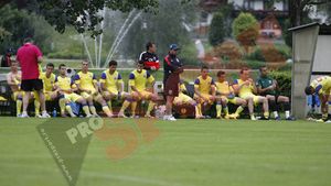 RUȘINOS! Steliștii, JEFUIȚI de români în Austria!** Au fost "ușurați" chiar în timpul meciului! Cum au acționat hoții