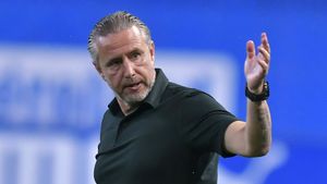 Scandal pe avere! Laurențiu Reghecampf s-a dus să-și ia barca, dar a descoperit că Anamaria Prodan ar fi vândut-o, cu contract legal: „Poliția Stațiunii Snagov a fost sesizată”