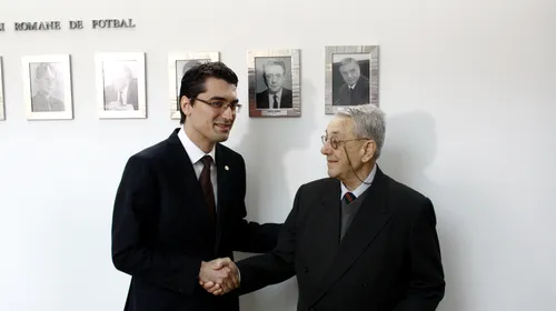 VIDEO | Gestul lui Răzvan Burleanu față de Mircea Pascu, primul președinte al FRF după Revoluția din 1989: „Am ținut foarte mult să facem acest lucru”. Istoricul alegerilor din august 1990