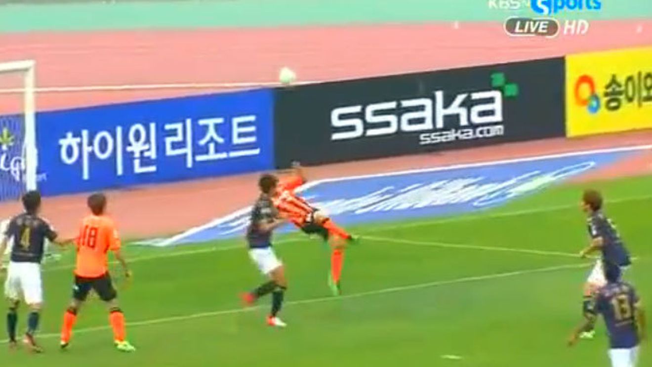 VIDEO Zicu, omul foarfecă! O nouă execuție de super clasă a românului! Reacția comentatorilor la golul lui "Ciku" :)