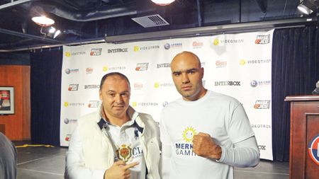 Visul american trece prin Craiova!** Bogdan Dinu se încadrează perfect în tiparul boxerului de elită la categoria grea