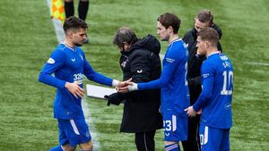 Ianis Hagi și Glasgow Rangers, pas greșit pe terenul ultimei clasate. Internaționalul român nu a convins și a fost înlocuit de Steven Gerrard