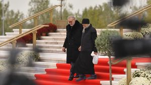 Gigi Becali s-a prăbuşit emoțional la nici 24 de ore de la operația pe coloană, în timpul unei slujbe! Lacrimile l-au năpădit pe latifundiar