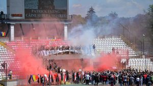 GALERIE FOTO | Lacrimile dinamoviștilor. Jucătorii și suporterii și-au luat rămas bun de la Patrick Ekeng pe stadionul din Ștefan cel Mare