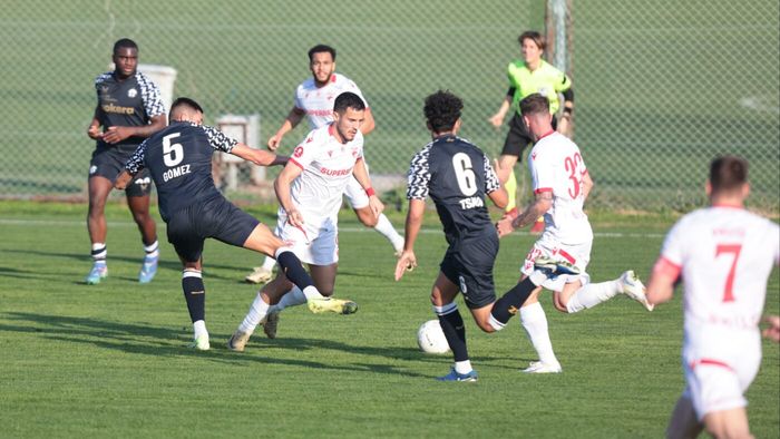 Apariție surprinzătoare la amicalul lui Dinamo! Un antrenor de Liga Campionilor a pus ochii și pe vedetele lui Zeljko Kopic. Unde a stat în tribună pentru a trece neobservat. FOTO EXCLUSIV