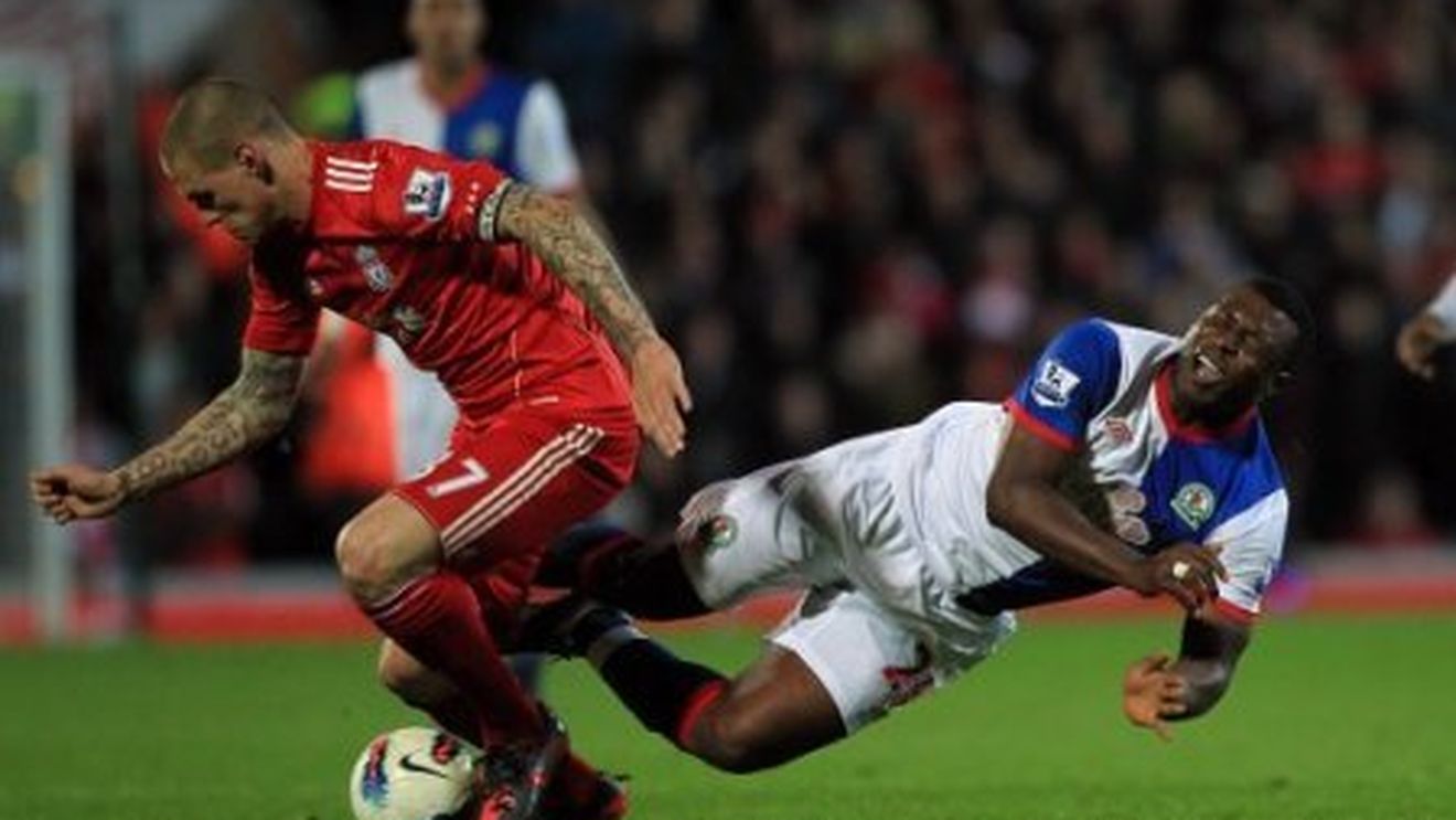 Liverpool câștigă după 4 meciuri fără victorie!** Andy Carroll a adus victoria în minutul 91