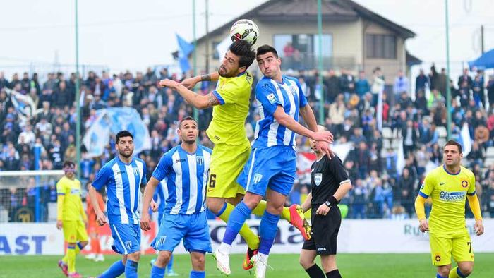 Clubul din Liga 1 dispus la măsuri DRASTICE, dacă jucătorii săi apar pe lista pariorilor! Vor merge până la rezilierea contractelor | VIDEO EXCLUSIV