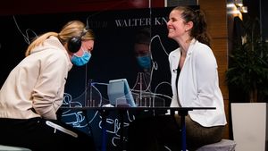 Cât de bine se pricepe Simona Halep să citească pe buze? Julia Goerges i-a lansat o provocare ce a stârnit crize de râs | VIDEO