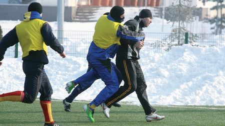 "Stejarii", sechestrați la Izvorani!** Viscolul și frigul au amânat meciul cu Ucraina, iar rugbyștii au rămas blocați în cantonament