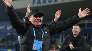 Gică Hagi, la picioarele jucătorului său de la Farul Constanța: „Joacă pe șapte posturi la echipa de pe primul loc!”. Cine l-a impresionat pe „Rege”