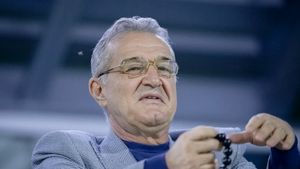 E fascinat de Gigi Becali, dar atacantul dezvăluie de ce l-a refuzat pe patronul FCSB când i-a propus transferul în această vară: „Practic fotbalul pentru a-mi ajuta familia”