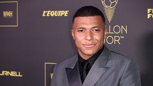 L'Equipe l-a distrus pe Kylian Mbappe, după anunțarea câştigătorului Balonului de Aur 2024! „Să se întrebe dacă îl va lua vreodată! Messi avea deja, la vârsta lui, 4 trofee”