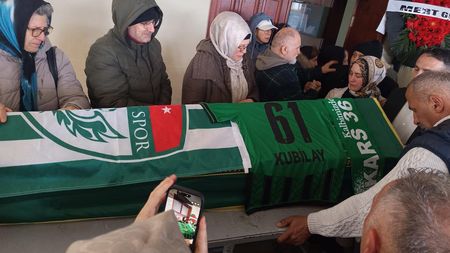 Un atacant de 21 de ani a fost ucis într-un conflict amoros în care erau implicați o concurentă de la Survivor și un cântăreț