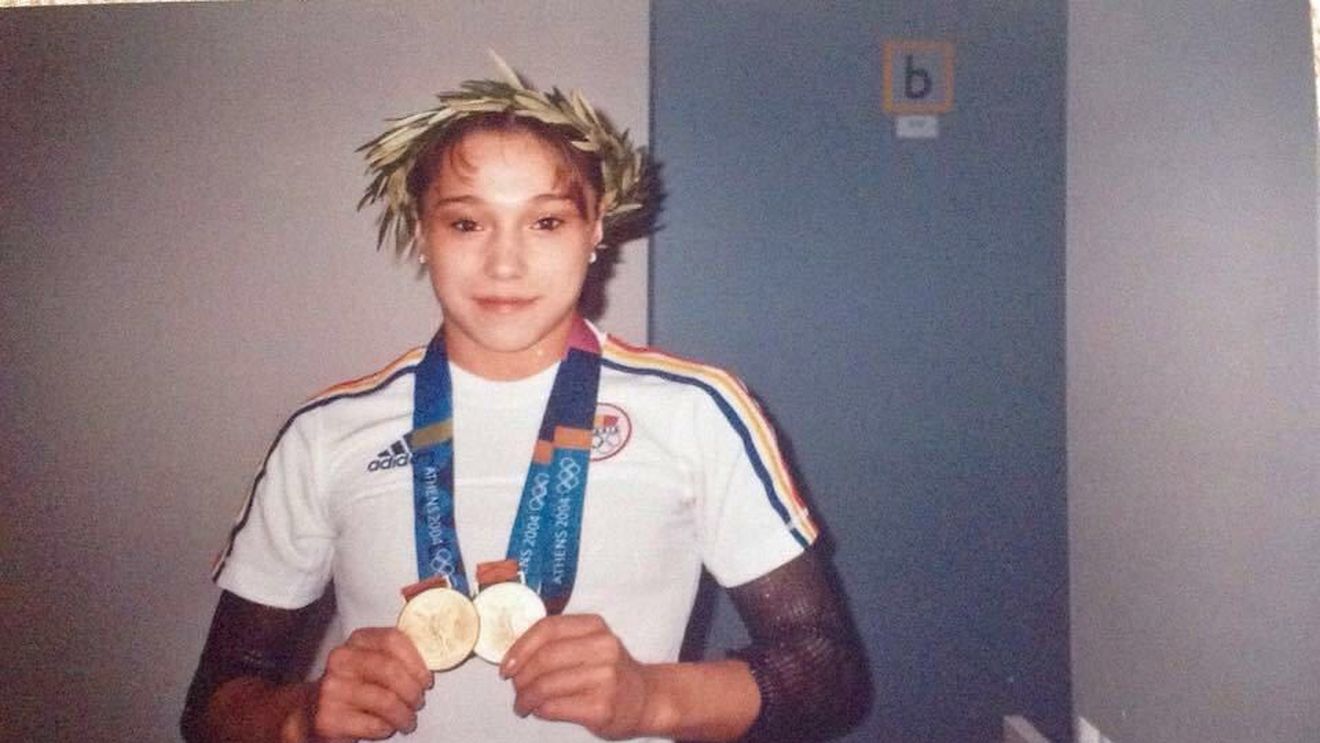 ATUNCI ȘI ACUM | Monica Roșu a refăcut pentru ProSport, la 12 ani distanță de JO de la Atena, momentul în care a avut toată lumea gimnasticii la picioare FOTO EXCLUSIV
