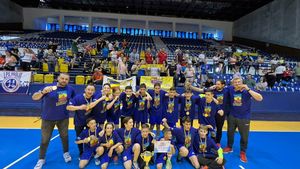 Povestea singurei echipe private de handbal, campioană națională! „Dacă nu au medie mai mare de 9, nu sunt primiți la antrenamente. Mulți sunt premianți" | SPECIAL