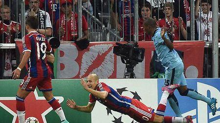 S-au săturat de simulările lui Robben. Graham Poll propune ca olandezul să fie suspendat dacă mai încearcă să trișeze