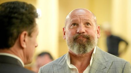 Un conglomerat energetic al Chinei cu active de peste 116 miliarde de euro a pus mâna pe afacerea din România în care Bogdan Stelea avea peste 21 la sută