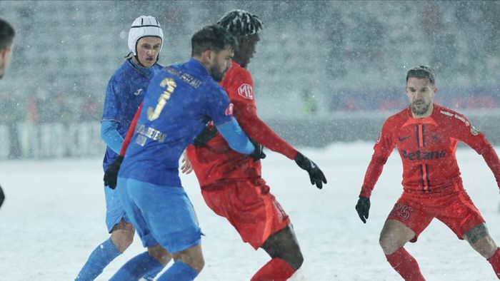 Gabi Balint s-a convins după o singură repriză jucată de Gele pentru FCSB, pe un teren aproape impracticabil