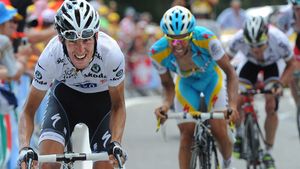 Andy Schleck, în galben, după o etapă câștigată de Sandy Casar!