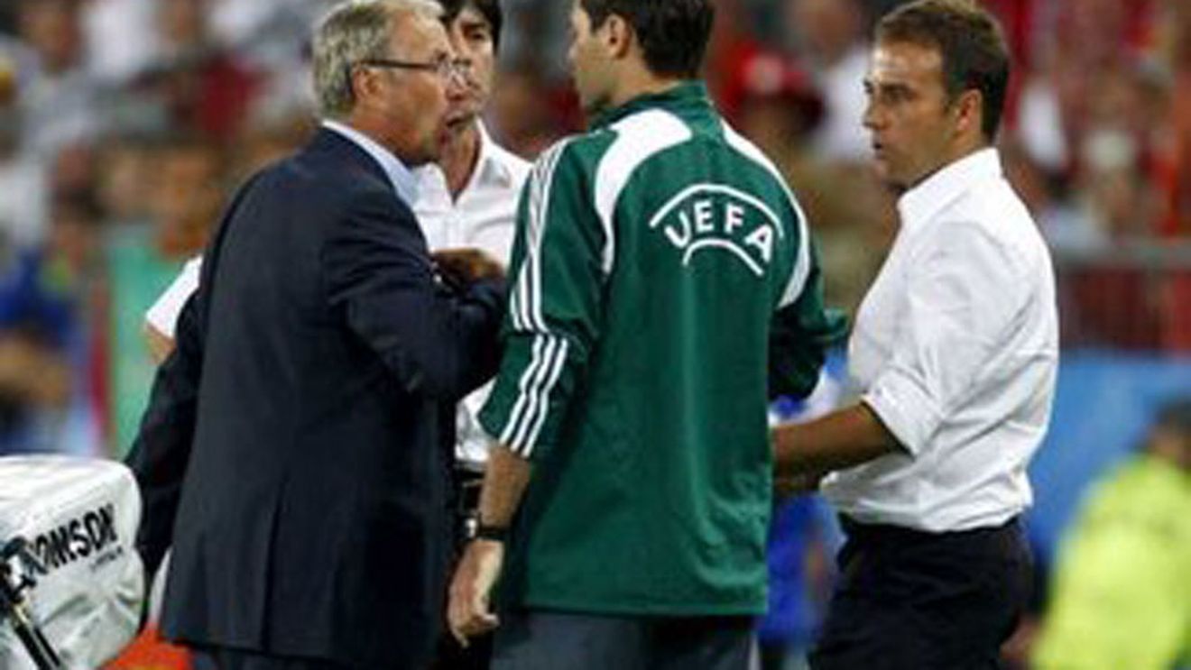 Arbitri din Slovenia la meciul  AEK Atena - FC Vaslui!