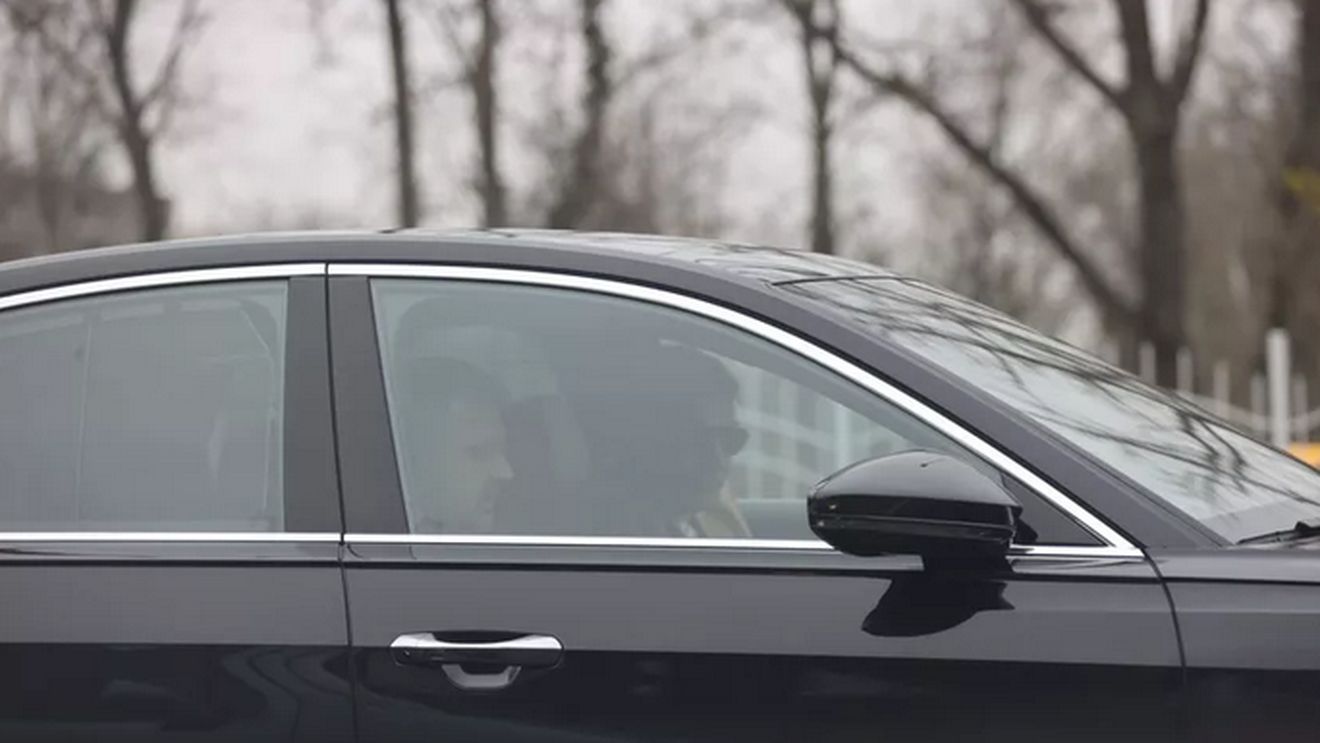 Cine îl îmbracă pe Cristi Borcea! Fostul acționar majoritar de la Dinamo, însoțit prin oraș de designerul personal! | GALERIE FOTO