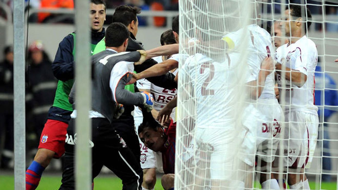 Reacții nesfârșite după bătaia pentru care ținem minte ultimul Steaua-Rapid!** Intră în scenă părinții: "Coman e lipsit de educație"