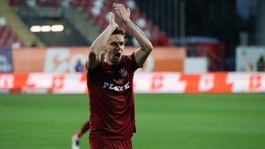 CFR Cluj vrea să scape de Louis Munteanu! Anunțul lui Iuliu Mureșan: „O prioritate pentru noi!”
