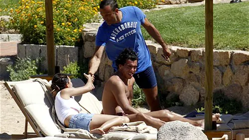 FOTO** DOVADA că Tevez negociază cu Inter! Jucătorul lui City a fost surprins discutând cu un oficial al italienilor