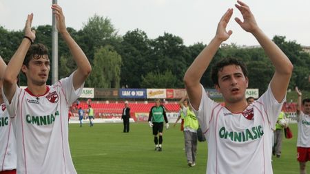 Câini adevărați!** "Zicu și Tamaș au acceptat înjumătățirea contractele! Sunt caractere adevărate!"