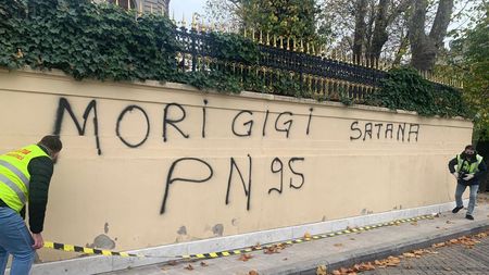 Poliția Capitalei, anunț de ultimă oră după ce ultrașii lui FCSB au vandalizat gardul palatului lui Gigi Becali: Anchetă pentru distrugere și amenințare!