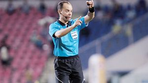 OFICIAL | Marius Avram va arbitra meciul CS Universitatea Craiova - Steaua