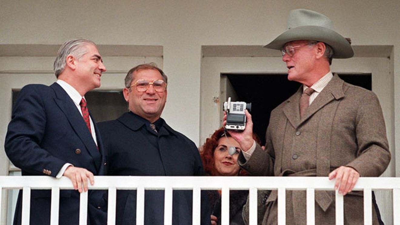 "Dallas" nu e singura "moștenire" lăsată de Larry Hagman!** Martor la una din cele mai mari victorii românești din ultimii 20 de ani