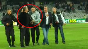 INCREDIBIL Ando, GONIT de pe Cluj Arena după ce a devenit CAMPION:** nu a fost lăsat să-l tempereze pe Beto! "Vom cere ca stadionul să se numească Ioan Andone" Reacția ACIDĂ‚ a lui Mureșan